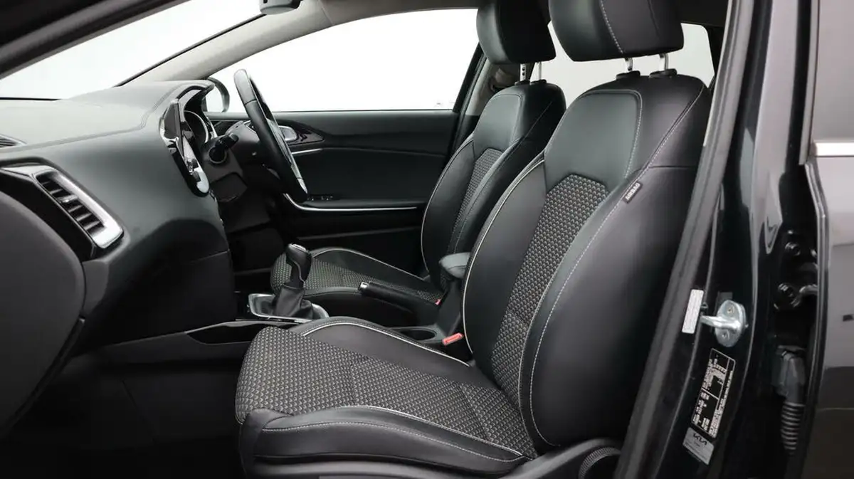 2022-kia-ceed-15-t-gdi-3-sportswagon-big-14