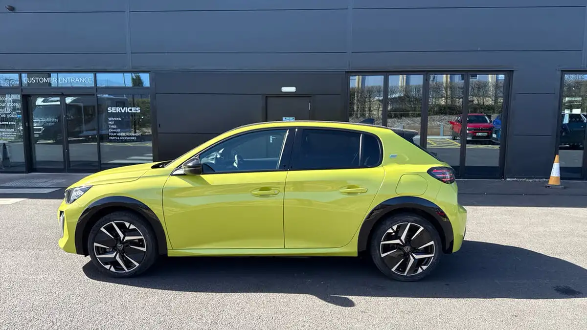 2024-peugeot-208-e-gt-156ps-51kwh-big-5