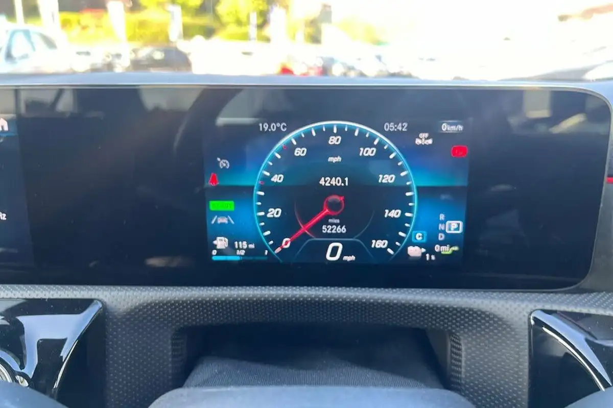 2021-mercedes-benz-a-class-13-a250e-amg-line-executive-saloon-4d-big-11