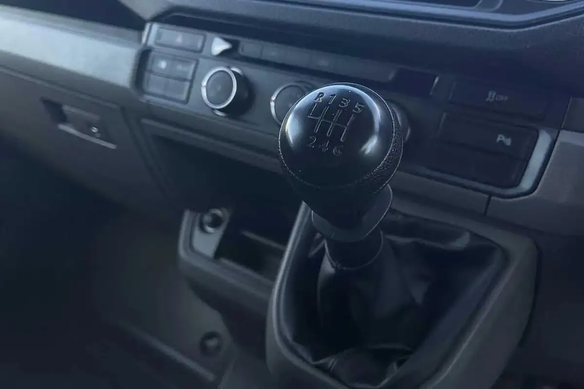 2024-volkswagen-crafter-20tdi-cr35-lwb-commerce-plus-140pseu6d-big-19