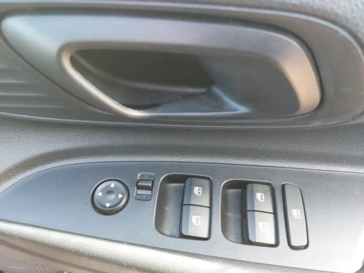 2022-hyundai-i20-10-t-gdi-se-connect-eclutch-imt-big-12