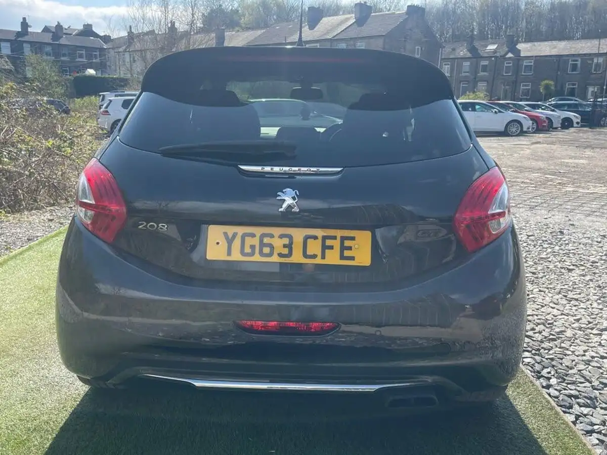 2013-peugeot-208-16-gti-big-6