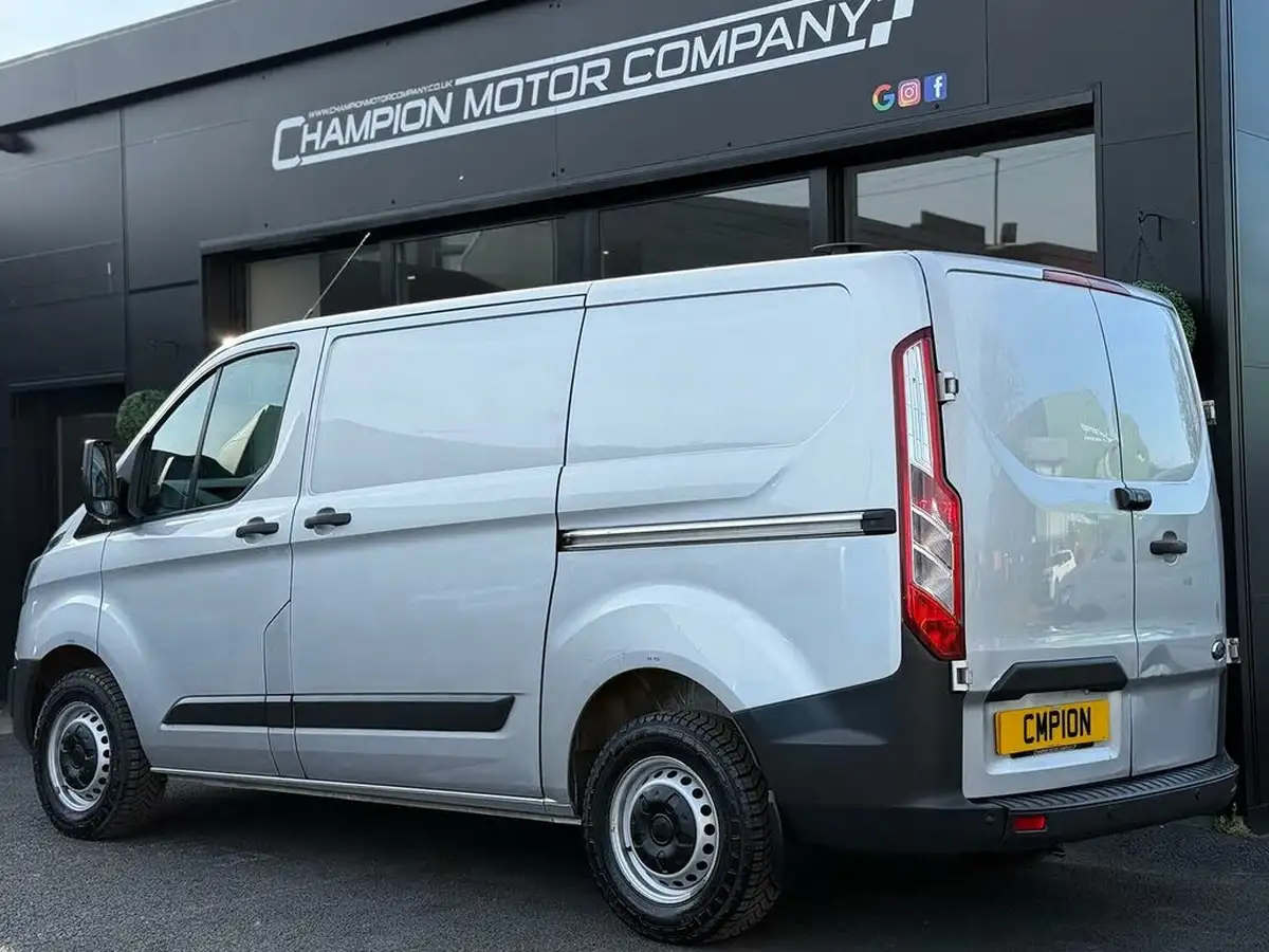 2017-ford-transit-custom-20tdci-310-l1h1-105pseu6-panel-van-big-24