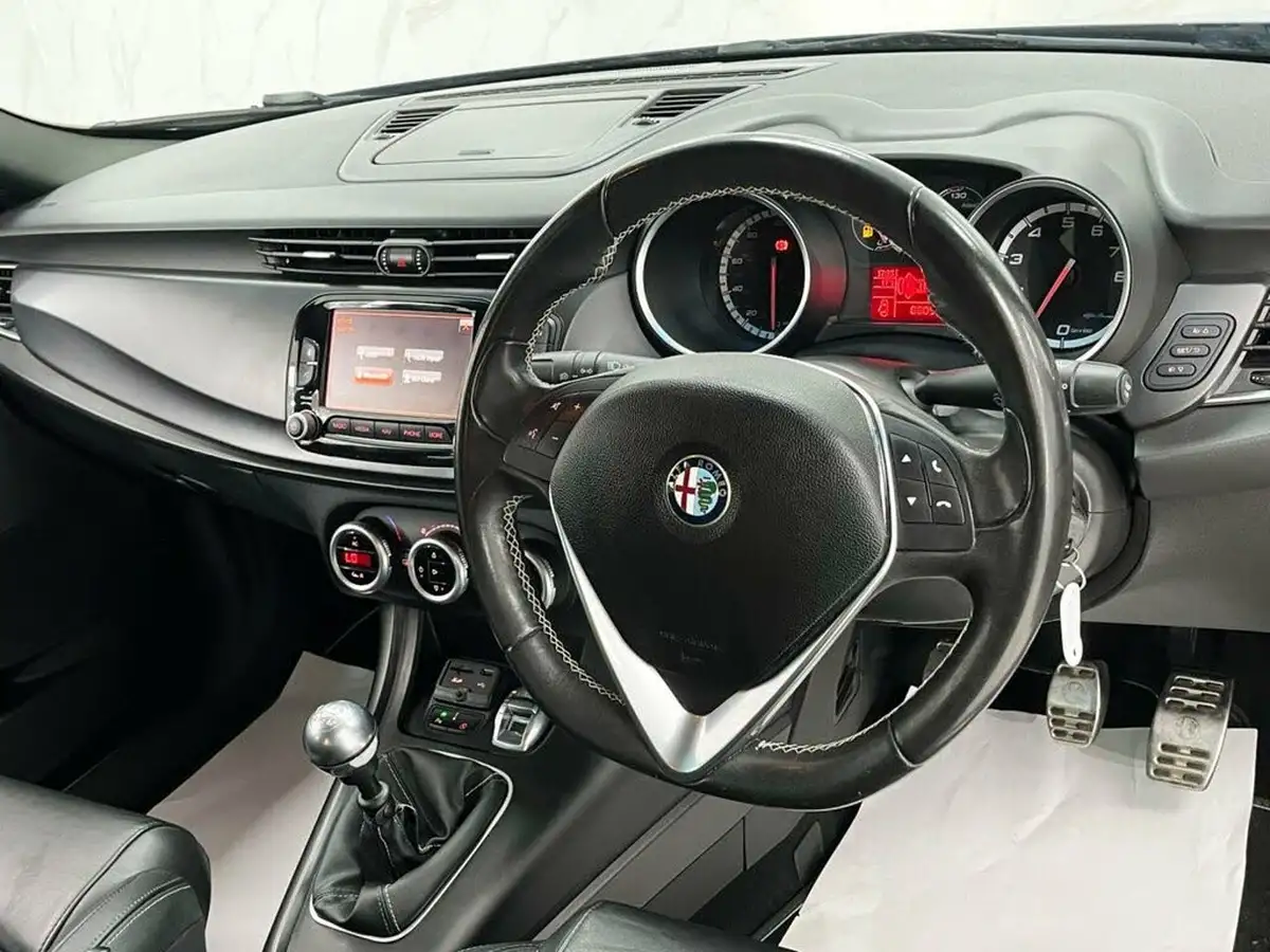 2015-alfa-romeo-giulietta-14-tb-qv-line-big-26
