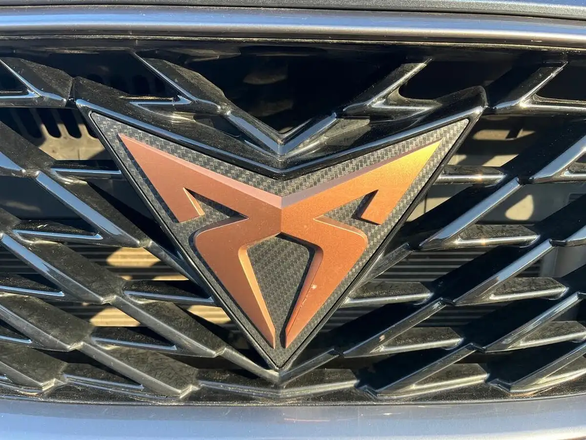 2024-cupra-formentor-14-e-hybrid-v1-big-17
