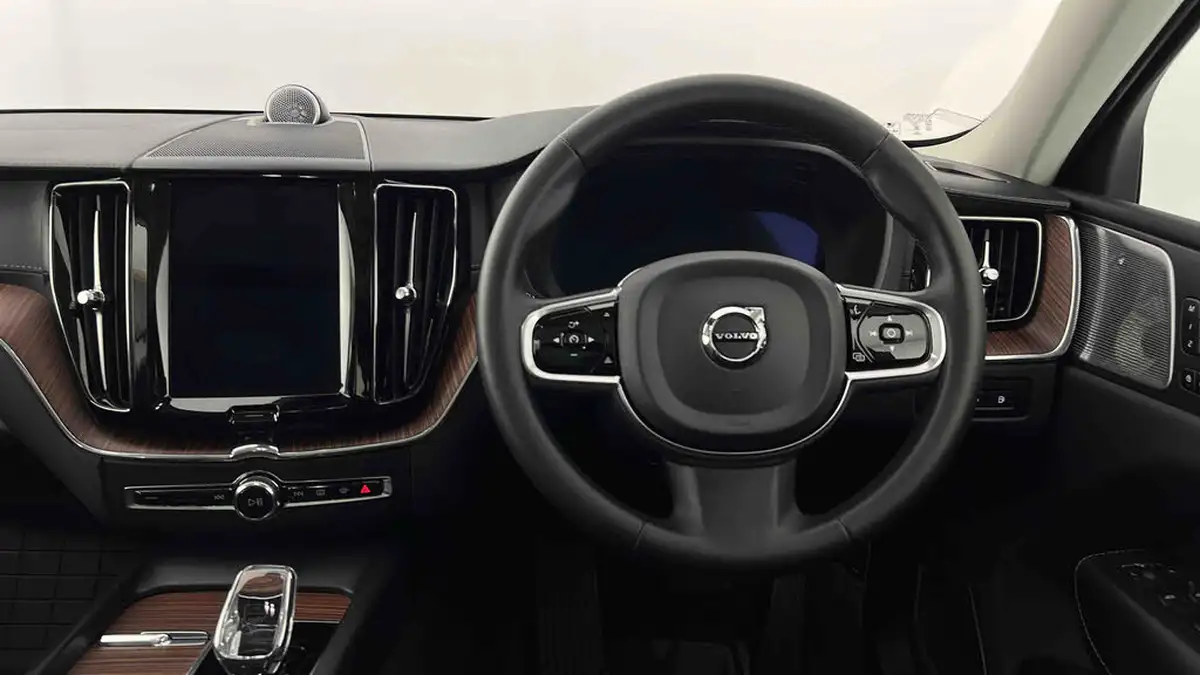 2024-volvo-xc60-20-t8-ultimate-dark-big-10