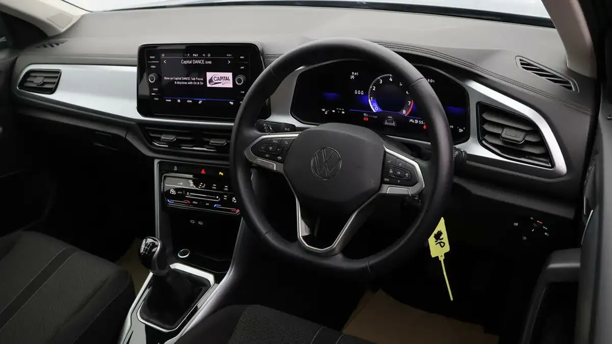 2023-volkswagen-t-roc-10-tsi-life-big-8