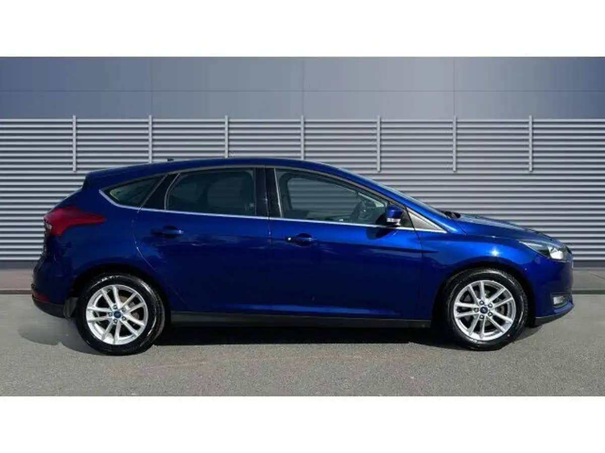 2016-ford-focus-10t-zetec-125ps-hatchback-auto-big-4