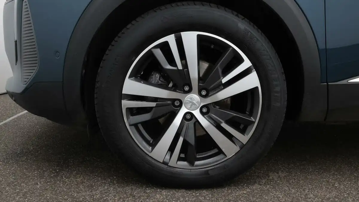 2023-peugeot-5008-suv-15-bluehdi-allure-130ps-eat8-big-18