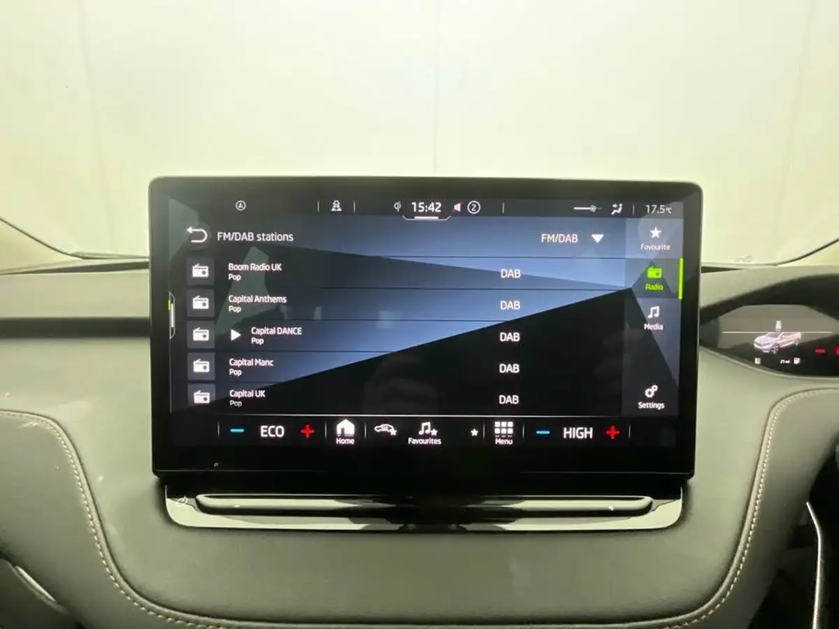 2021-skoda-enyaq-e-60-62-kwh-big-10