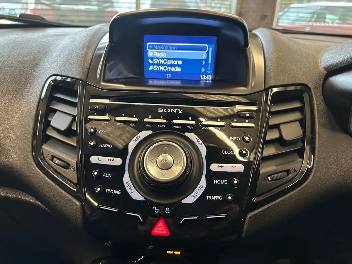 2016-ford-fiesta-10t-titanium-100ps-ecoboost-ss-5d-big-17