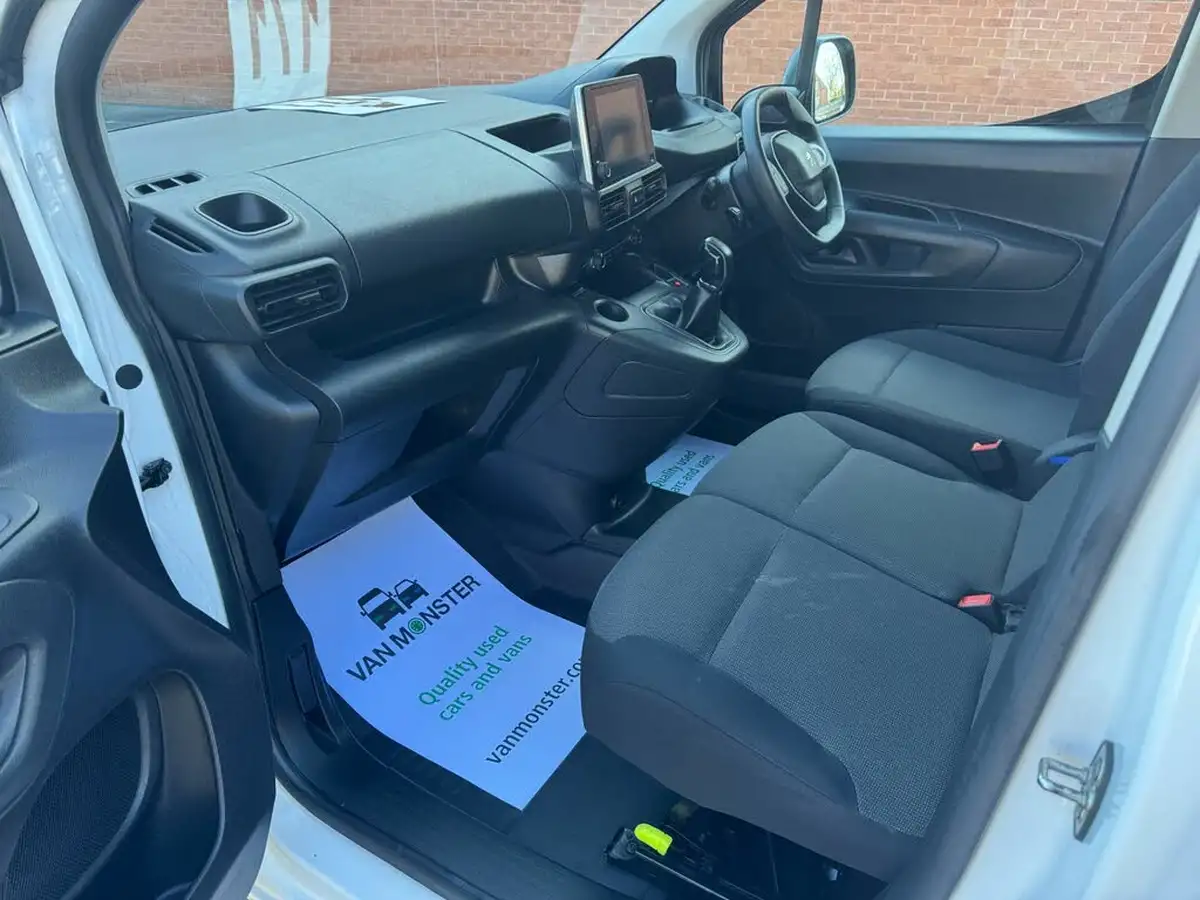 2020-peugeot-partner-15-bluehdi-1000-professional-100ps-eu6dt-panel-big-24