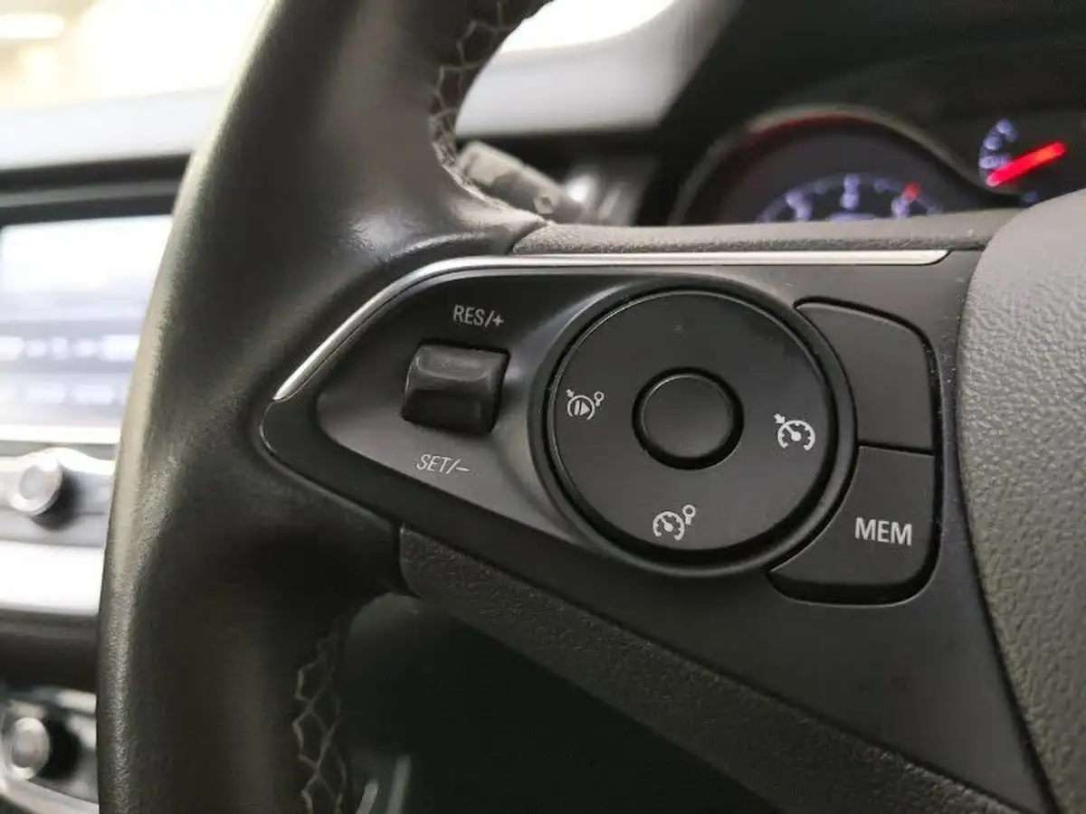 2019-vauxhall-grandland-x-15td-se-premium-big-15