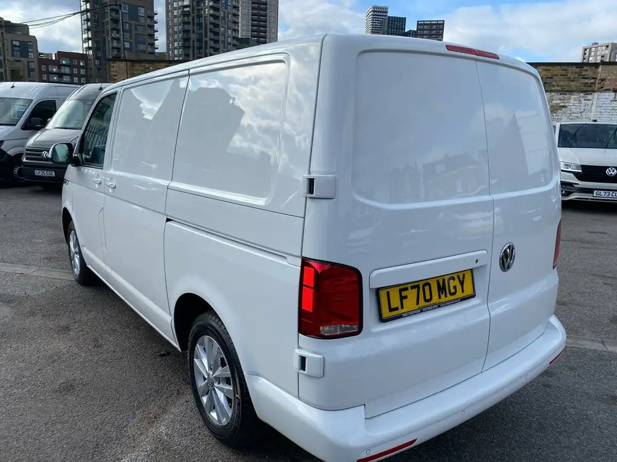 2020-volkswagen-transporter-20tdi-t28-highline-bmt-swb-110pseu6dt-e-big-5