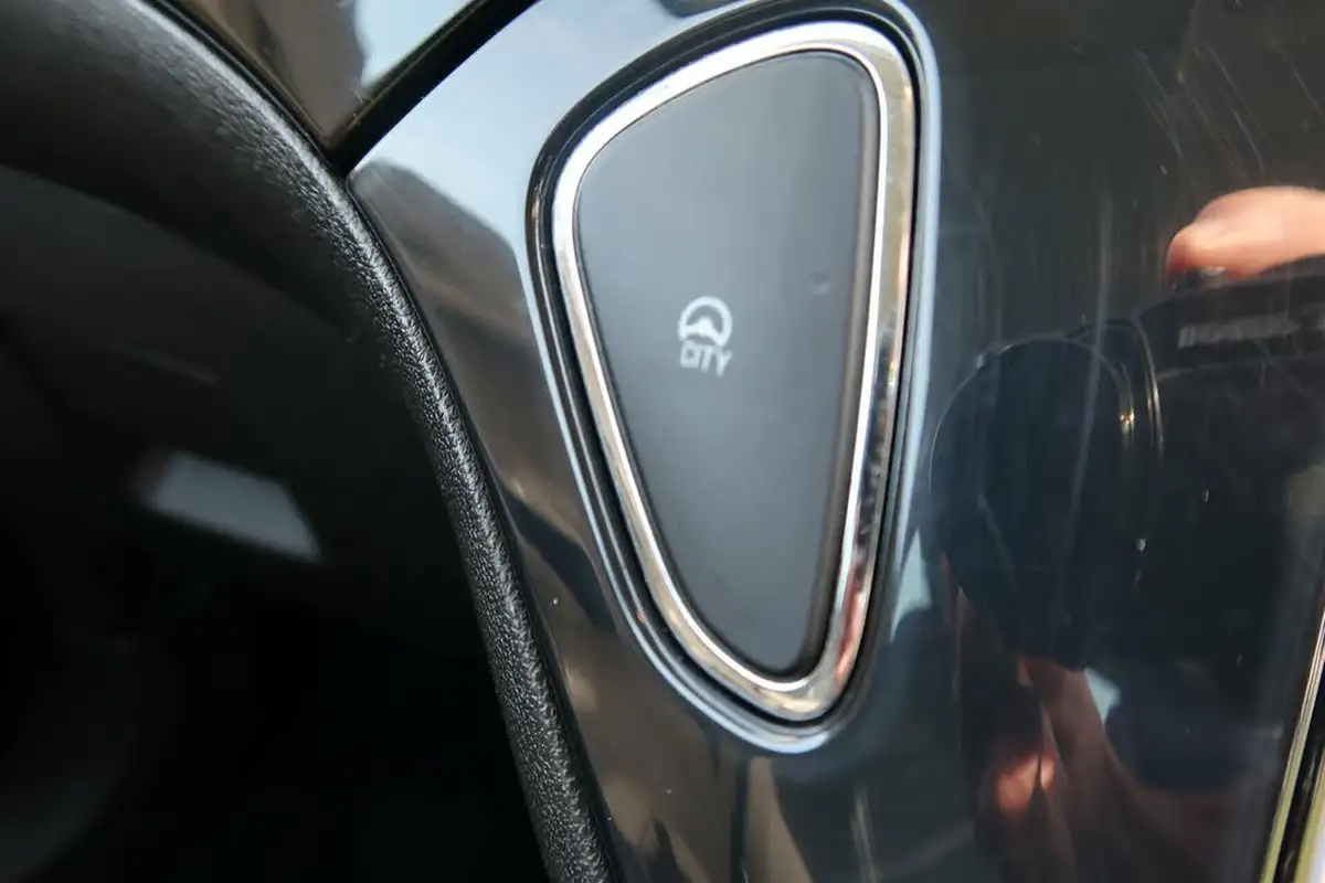 2015-vauxhall-corsa-12-limited-edition-3d-big-33