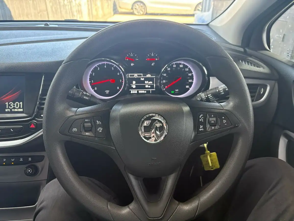 2017-vauxhall-astra-14i-design-hatchback-big-19
