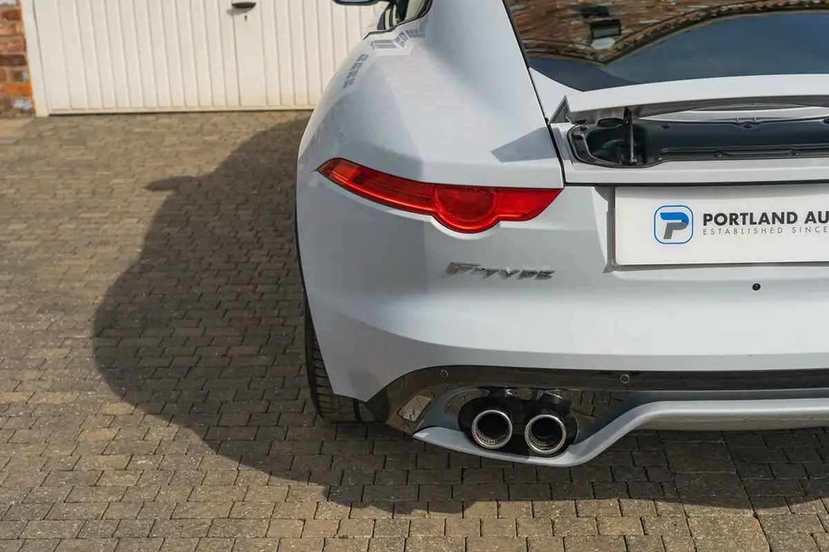 2016-jaguar-f-type-50-v8-sc-r-awd-coupe-big-11