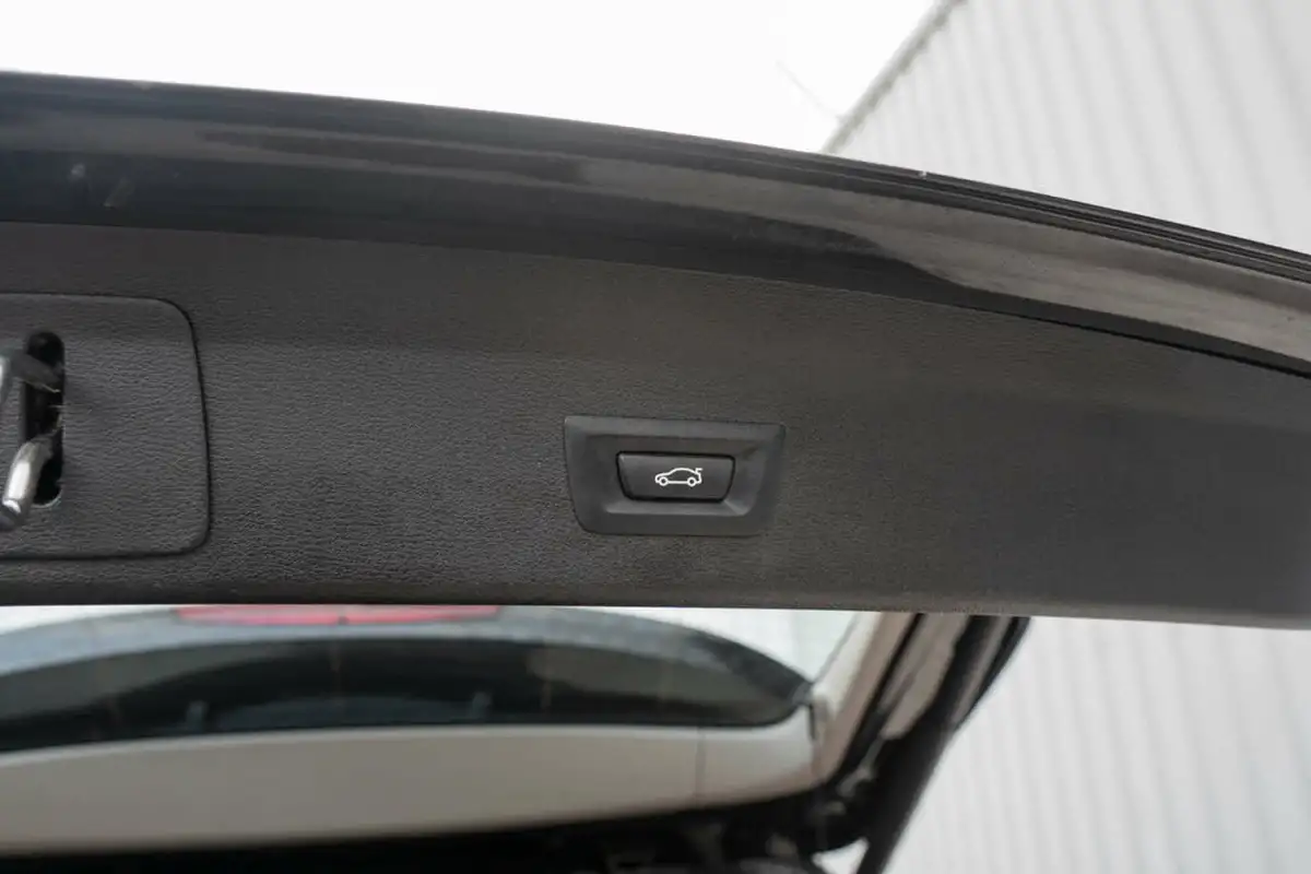 2017-bmw-x1-20td-sdrive18d-se-big-17