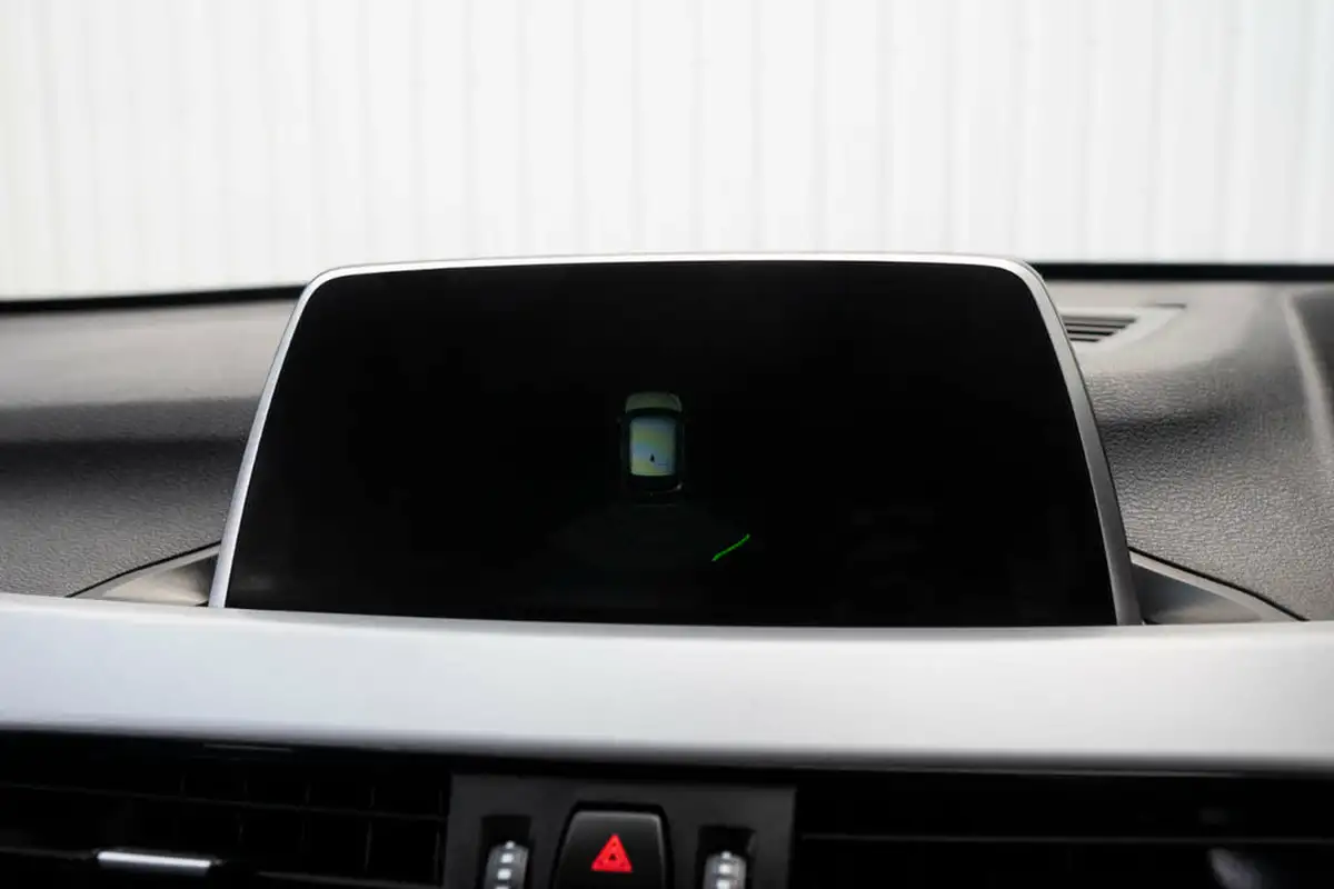 2017-bmw-x1-20td-sdrive18d-se-big-45