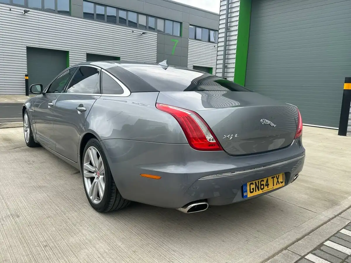 2014-jaguar-xj-series-30td-xj-premium-luxury-lwb-big-10