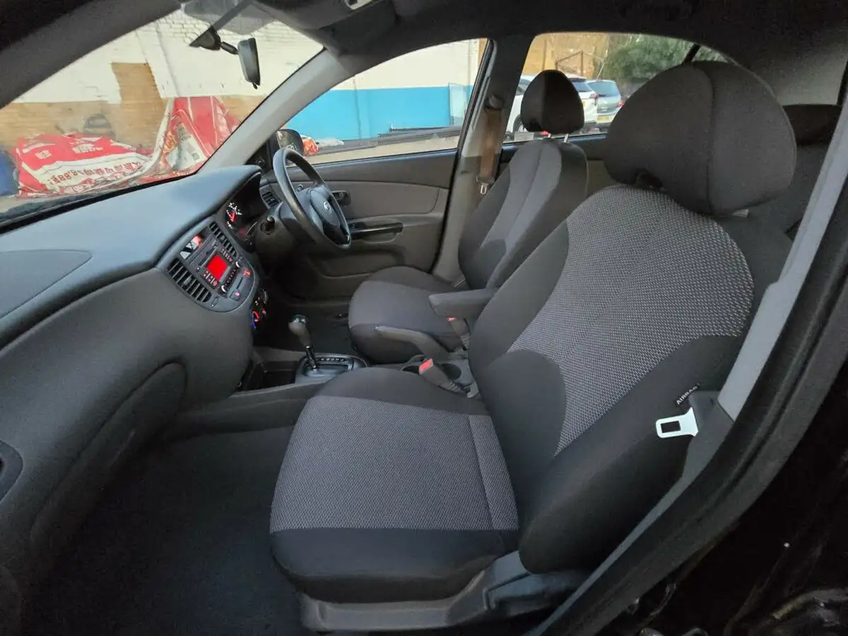 2010-kia-rio-14-domino-auto-big-16