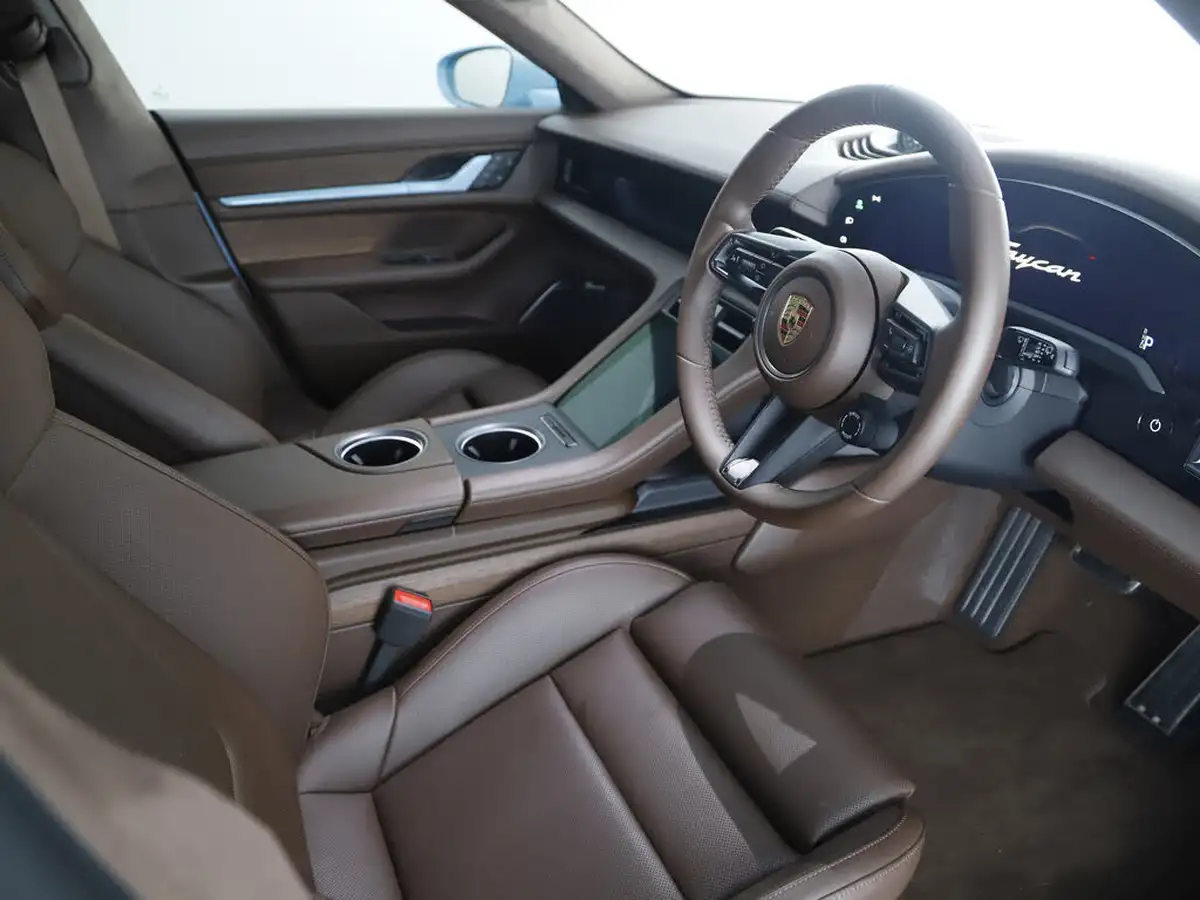 2023-porsche-taycan-e-gts-sport-turismo-big-10