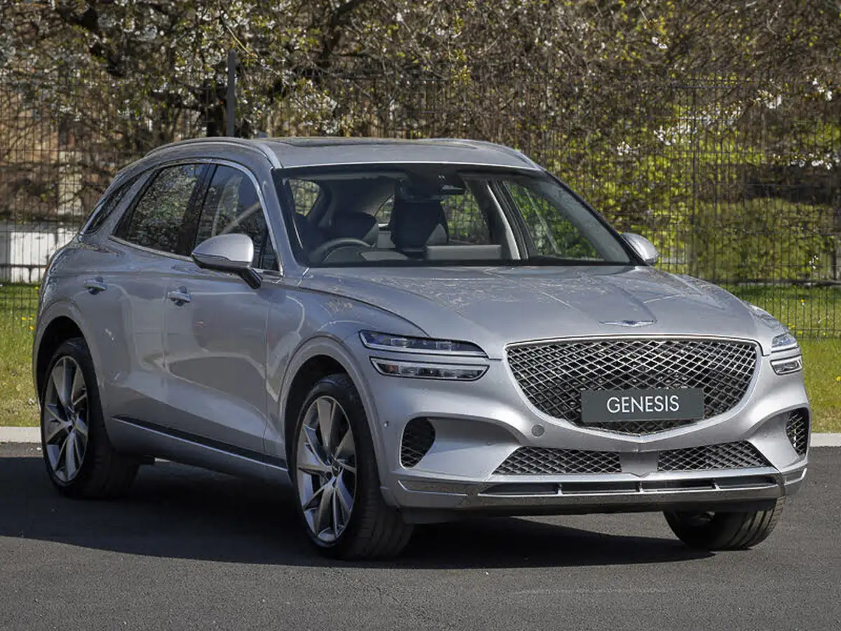 2025-genesis-gv70-big-0