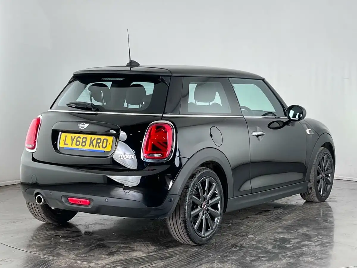 2018-mini-cooper-15-cooper-classic-ss-hatchback-3d-big-5