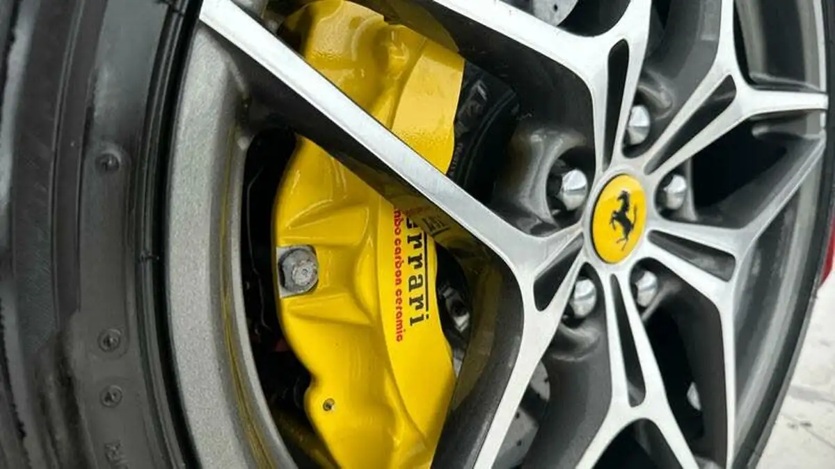 2017-ferrari-california-39-t-big-11