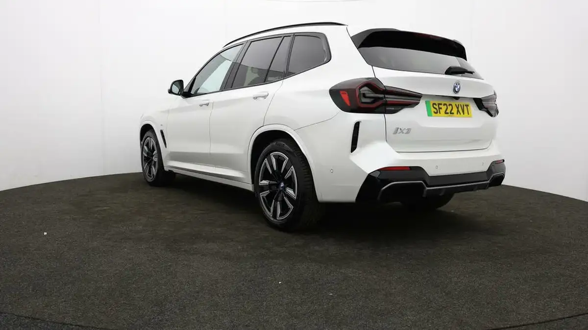 2022-bmw-ix3-e-m-sport-big-70