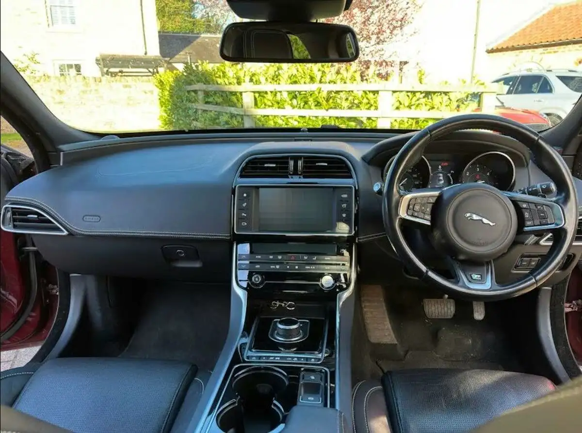 2016-jaguar-xe-20d-r-sport-180ps-auto-big-4