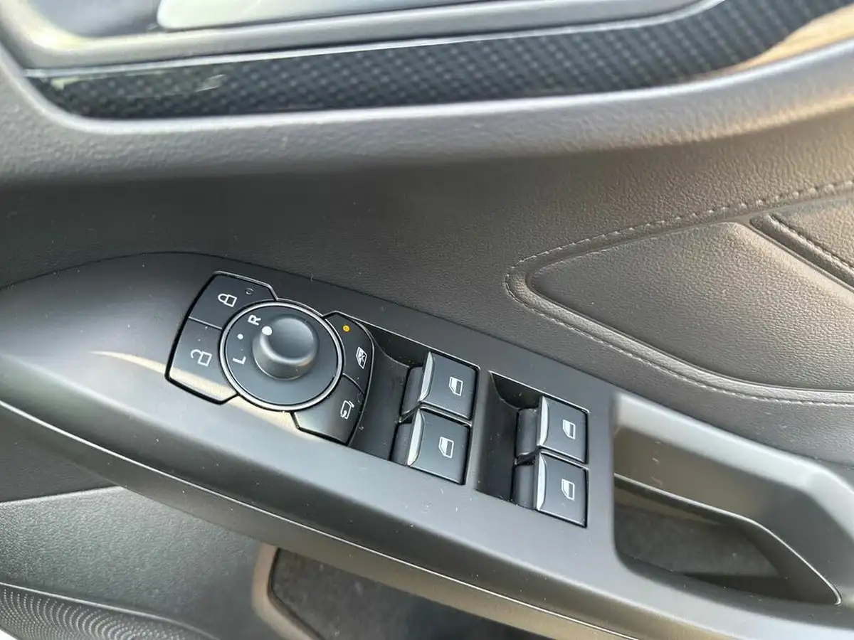 2023-ford-focus-23t-st-hatchback-big-24