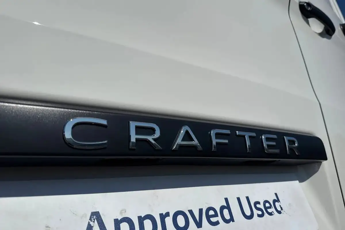2024-volkswagen-crafter-20tdi-cr35-mwb-commerce-plus-140pseu6d-big-32