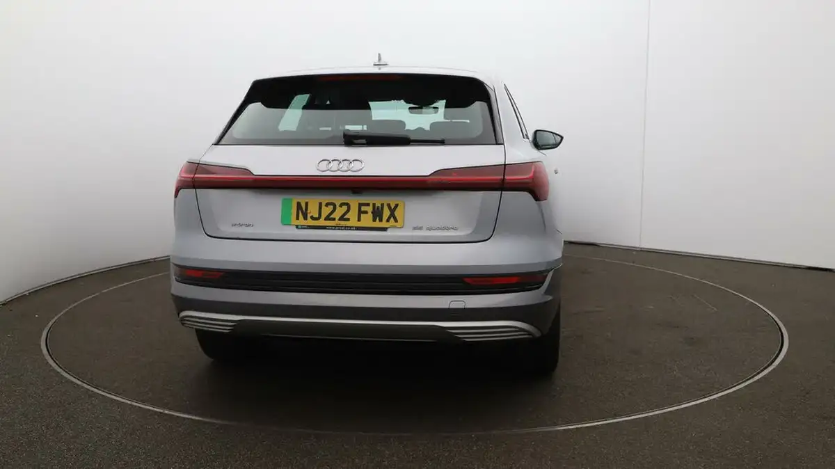 2022-audi-e-tron-55e-technik-station-wagon-big-48