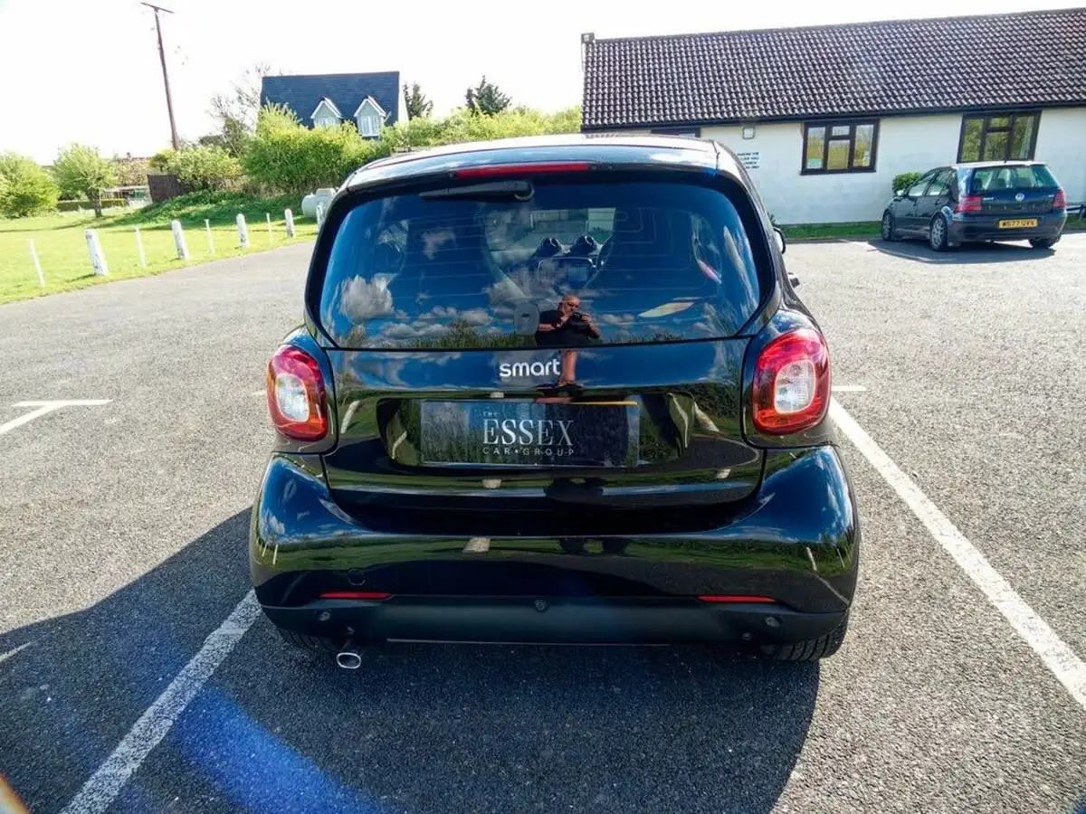 2016-smart-fortwo-09-edition-black-twinamic-big-19