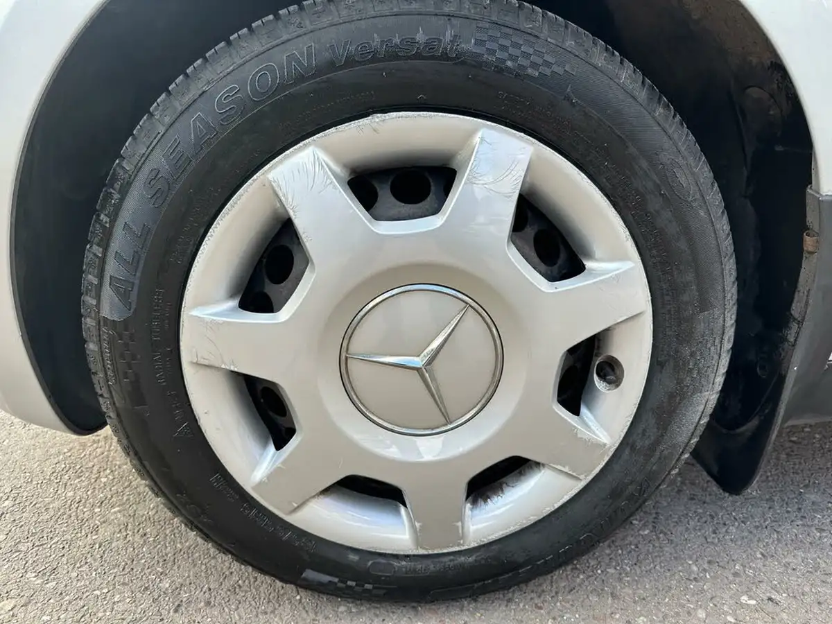 2010-mercedes-benz-a-class-15-a160-classic-se-5d-cvt-big-12