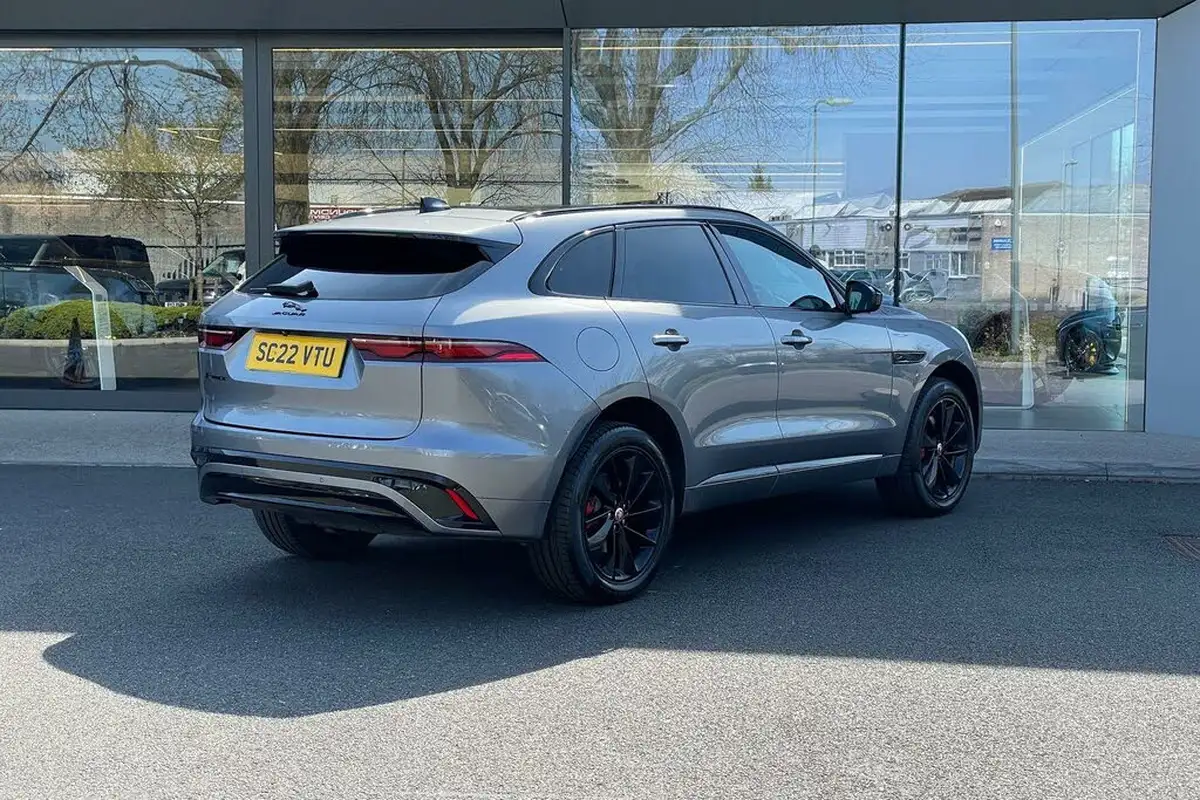 2022-jaguar-f-pace-20-d200-r-dynamic-black-big-6