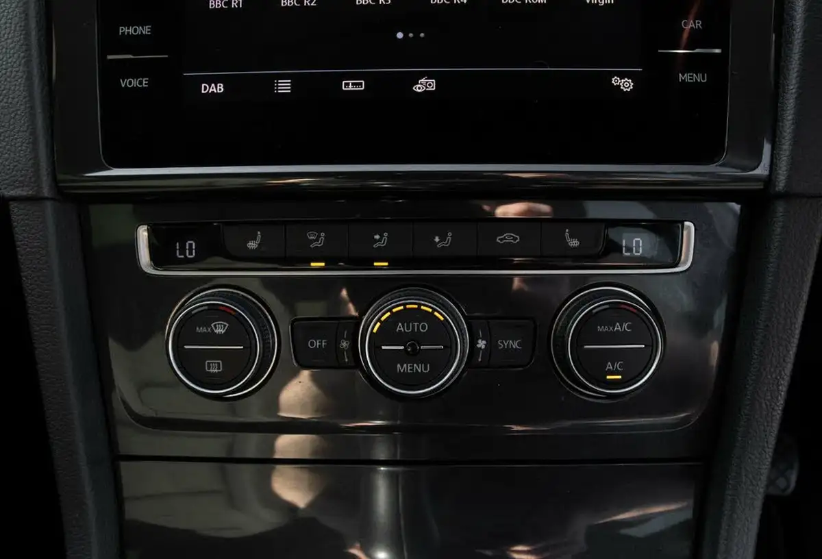 2019-volkswagen-golf-16tdi-match-edition-hatchback-big-33