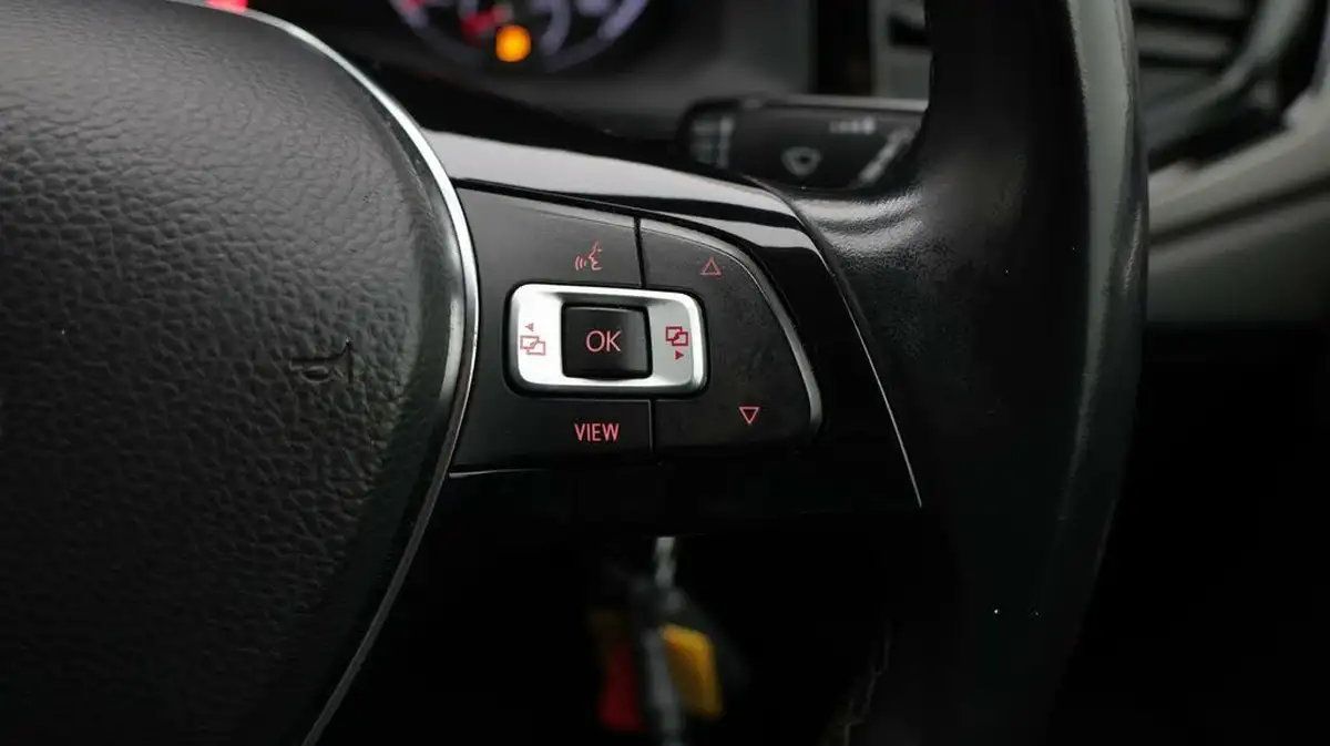 2020-volkswagen-polo-10-tsi-match-big-24