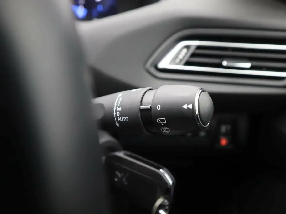 2021-peugeot-308-sw-15-bluehdi-allure-estate-eat8-big-25