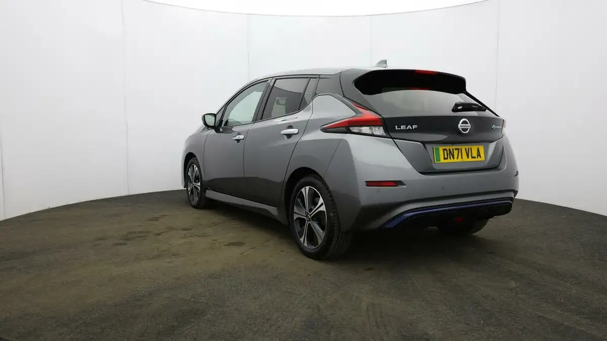 2021-nissan-leaf-e-tekna-big-35