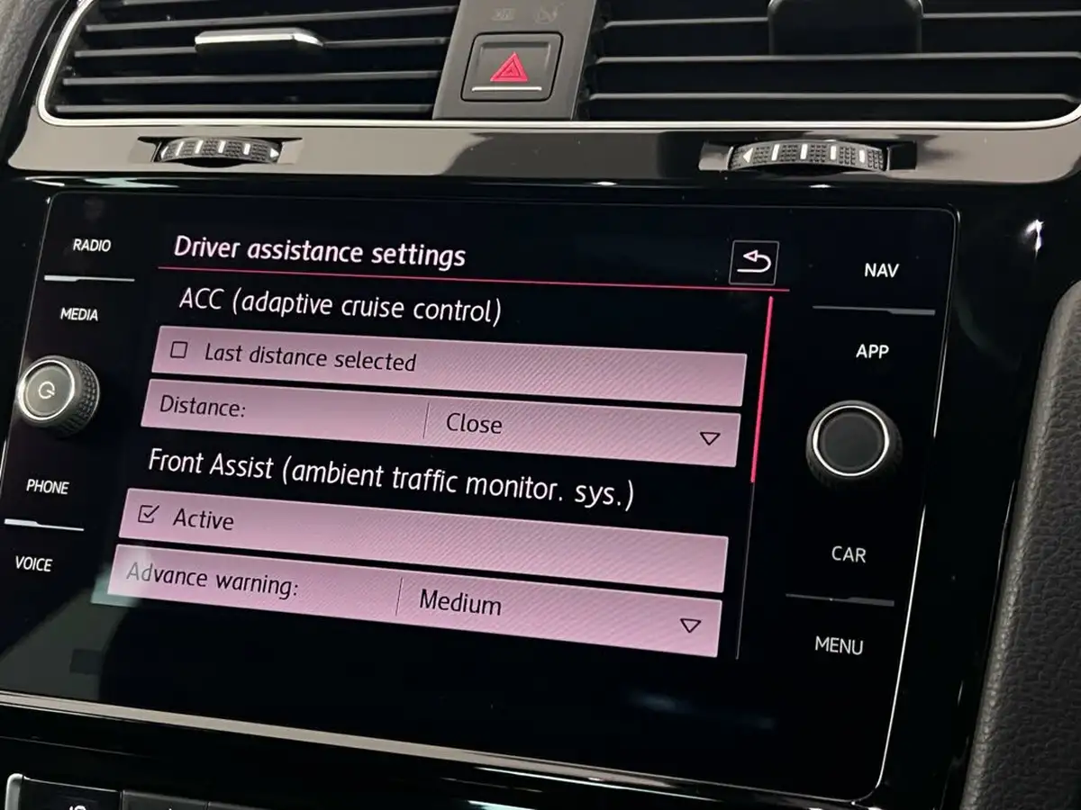 2018-volkswagen-golf-20-tsi-gti-5d-dsg-big-28