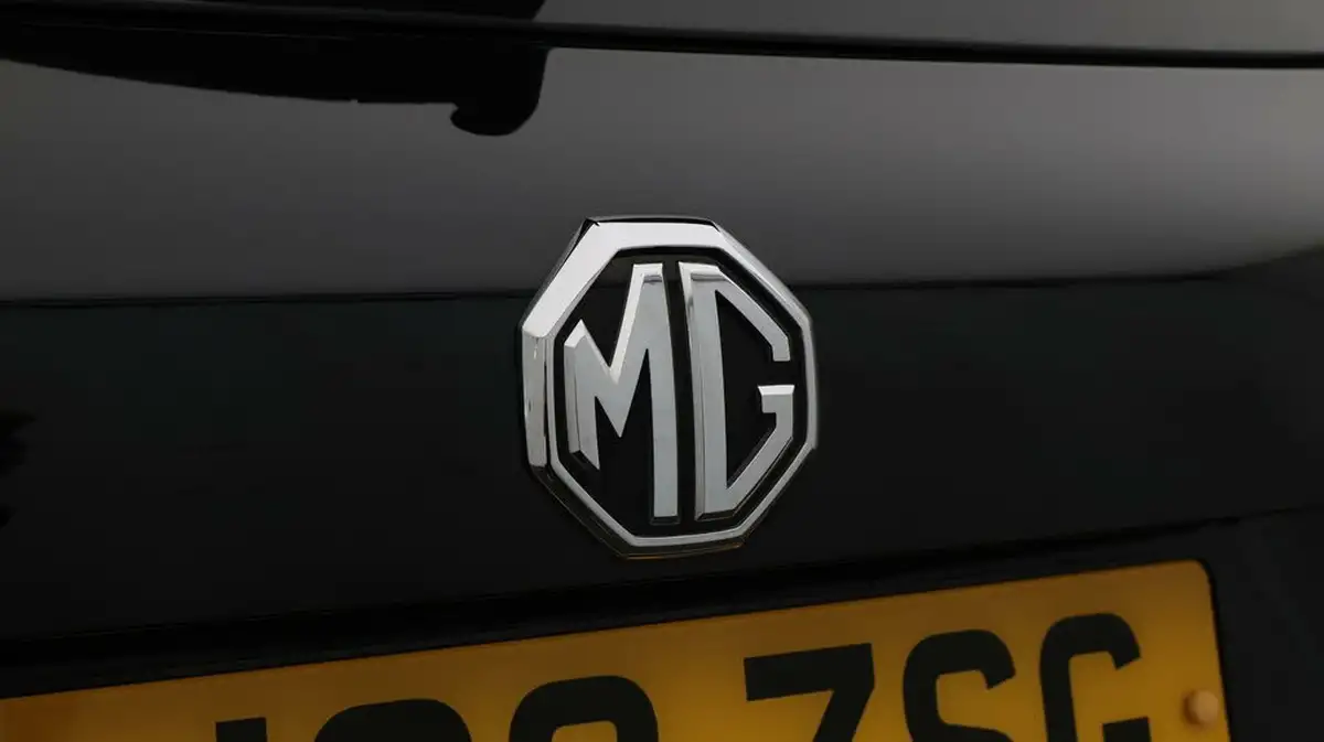 2022-mg-hs-15t-gdi-excite-162ps-big-20