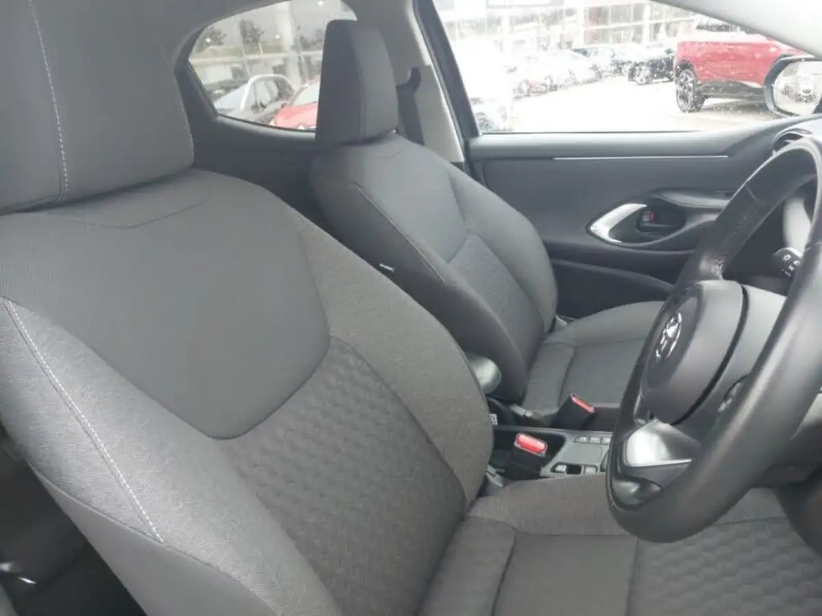 2022-toyota-yaris-15-vvt-i-design-big-18