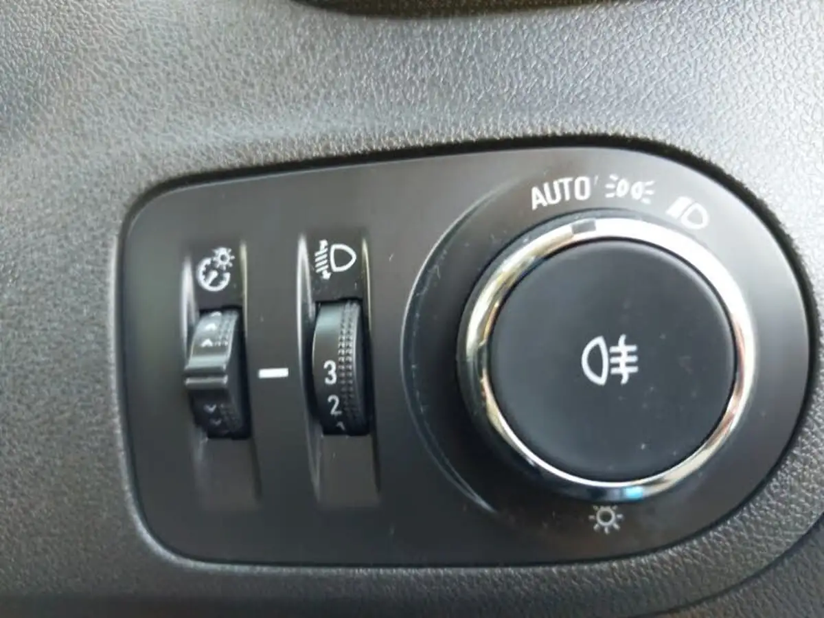 2020-vauxhall-crossland-x-12i-griffin-big-16