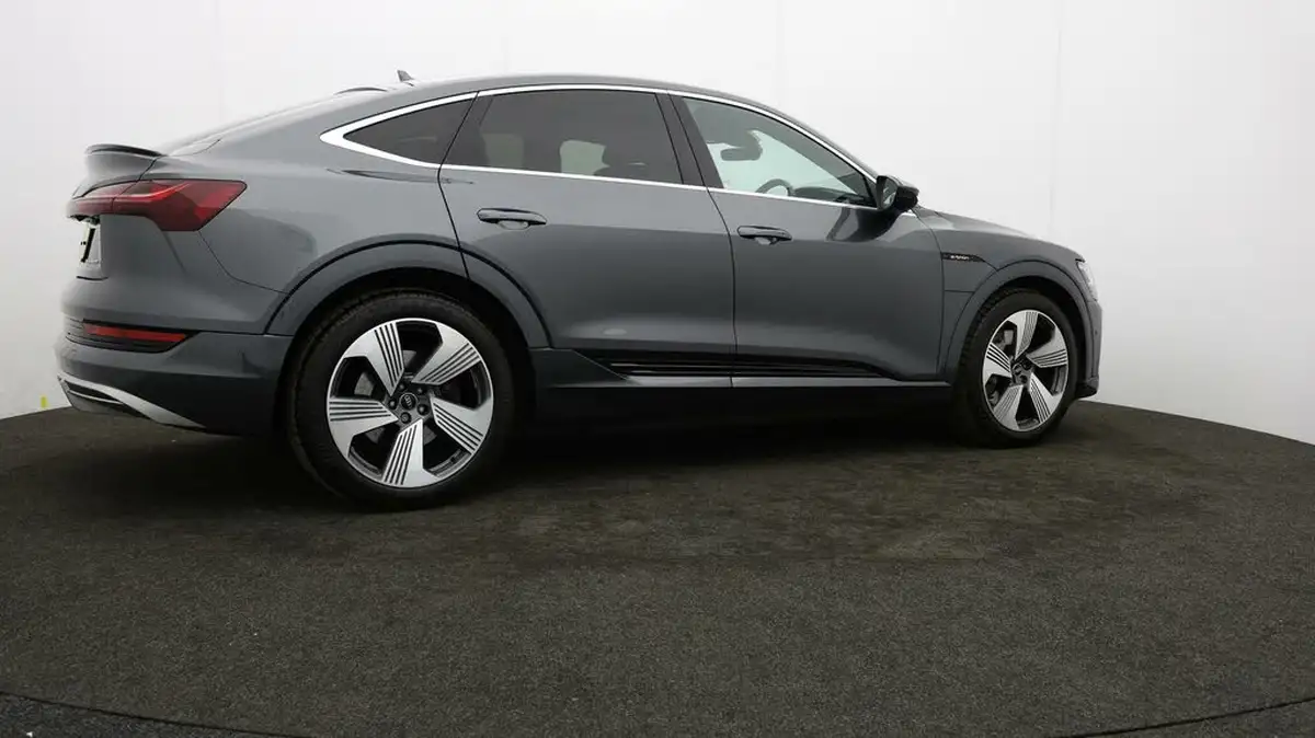 2021-audi-e-tron-55e-s-line-sportback-big-26