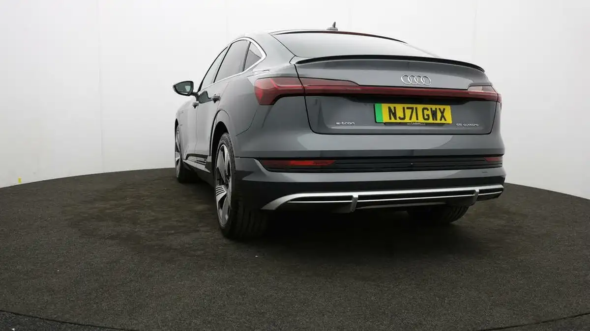 2021-audi-e-tron-55e-s-line-sportback-big-22