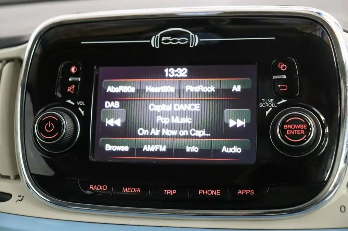2017-fiat-500-12-lounge-big-7