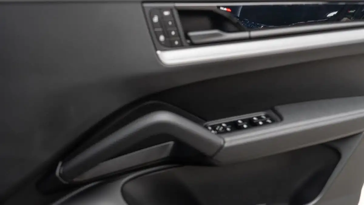 2024-porsche-cayenne-30-v6-353ps-coupe-big-19