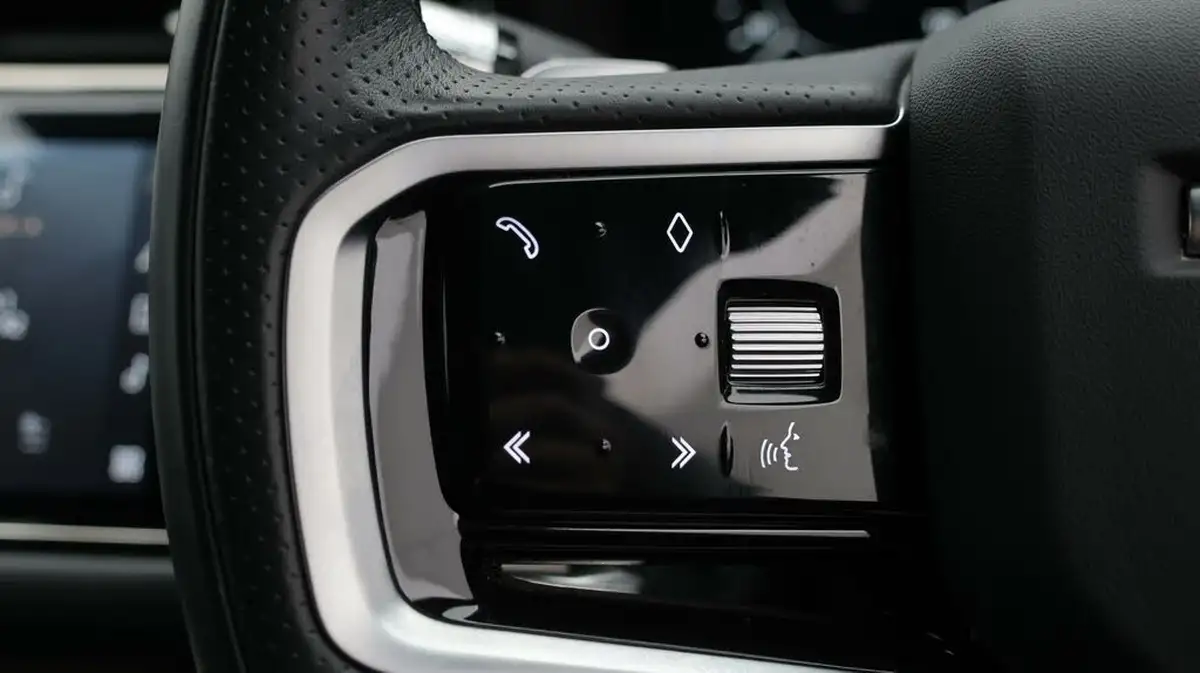 2022-land-rover-range-rover-evoque-15-p300e-r-dynamic-se-big-23